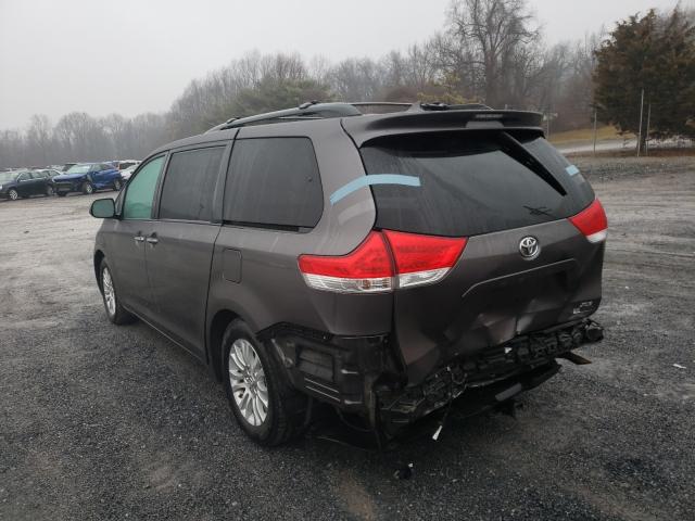 Photo 2 VIN: 5TDYK3DC3CS225064 - TOYOTA SIENNA XLE 