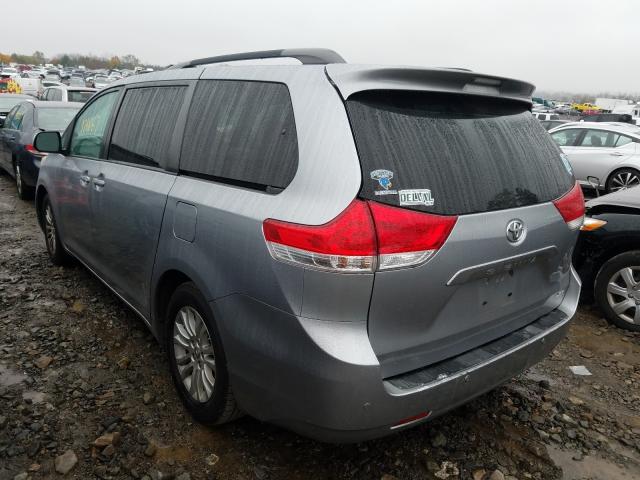 Photo 2 VIN: 5TDYK3DC3CS243760 - TOYOTA SIENNA XLE 