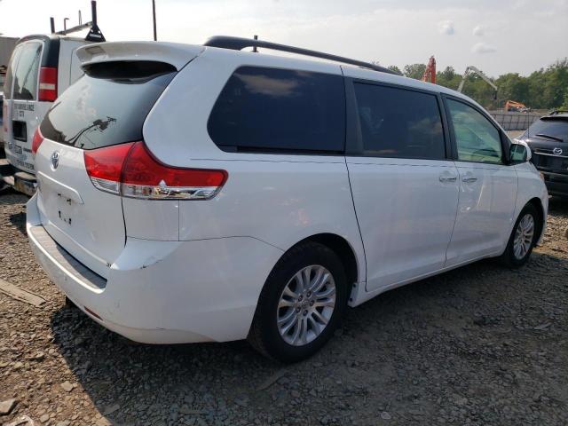 Photo 2 VIN: 5TDYK3DC3CS256959 - TOYOTA SIENNA XLE 