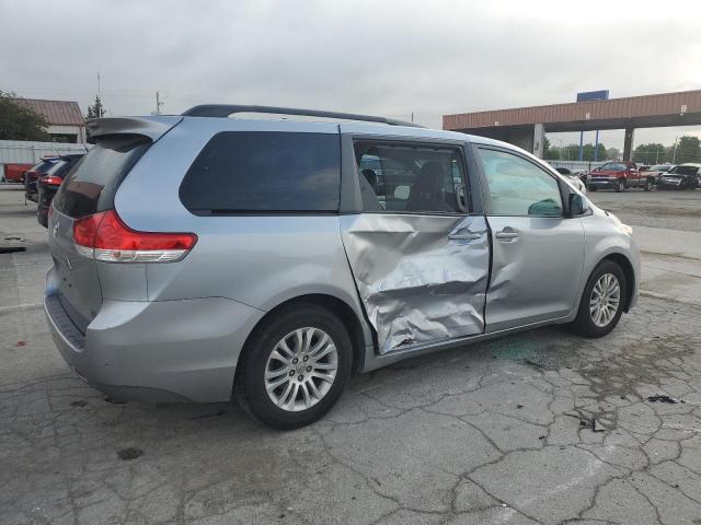 Photo 2 VIN: 5TDYK3DC3CS262342 - TOYOTA SIENNA XLE 