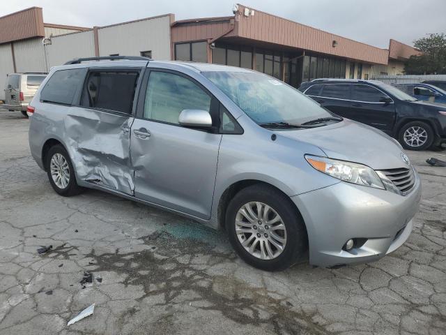 Photo 3 VIN: 5TDYK3DC3CS262342 - TOYOTA SIENNA XLE 