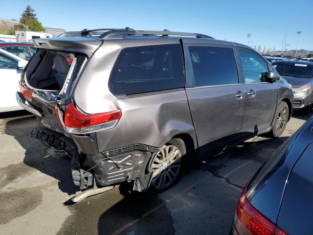 Photo 2 VIN: 5TDYK3DC3CS269534 - TOYOTA SIENNA XLE 