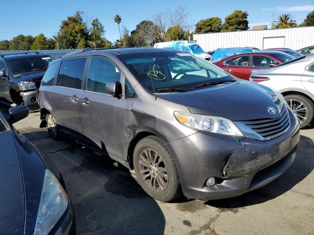 Photo 3 VIN: 5TDYK3DC3CS269534 - TOYOTA SIENNA XLE 