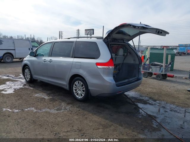 Photo 2 VIN: 5TDYK3DC3DS287825 - TOYOTA SIENNA 