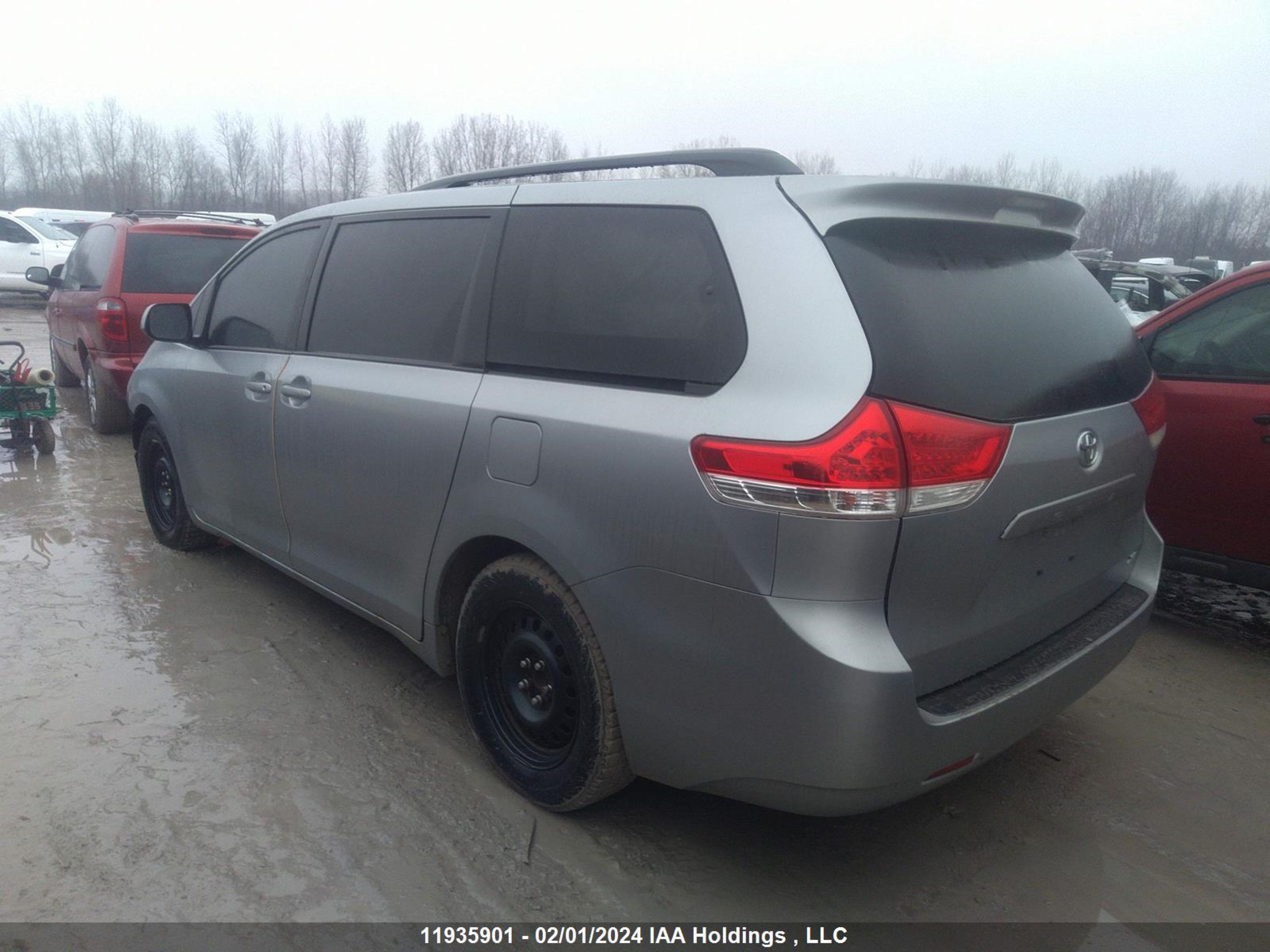 Photo 2 VIN: 5TDYK3DC3DS295908 - TOYOTA SIENNA 