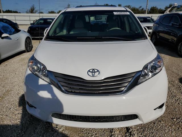 Photo 4 VIN: 5TDYK3DC3DS313470 - TOYOTA SIENNA XLE 