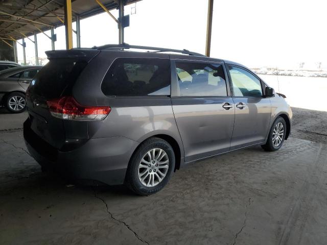 Photo 2 VIN: 5TDYK3DC3DS320600 - TOYOTA SIENNA XLE 