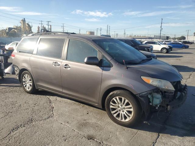 Photo 3 VIN: 5TDYK3DC3DS331032 - TOYOTA SIENNA XLE 