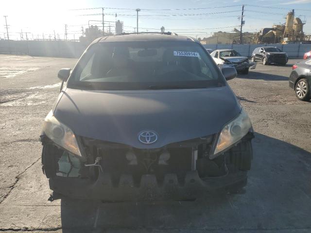 Photo 4 VIN: 5TDYK3DC3DS331032 - TOYOTA SIENNA XLE 