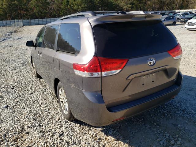 Photo 2 VIN: 5TDYK3DC3DS356819 - TOYOTA SIENNA XLE 