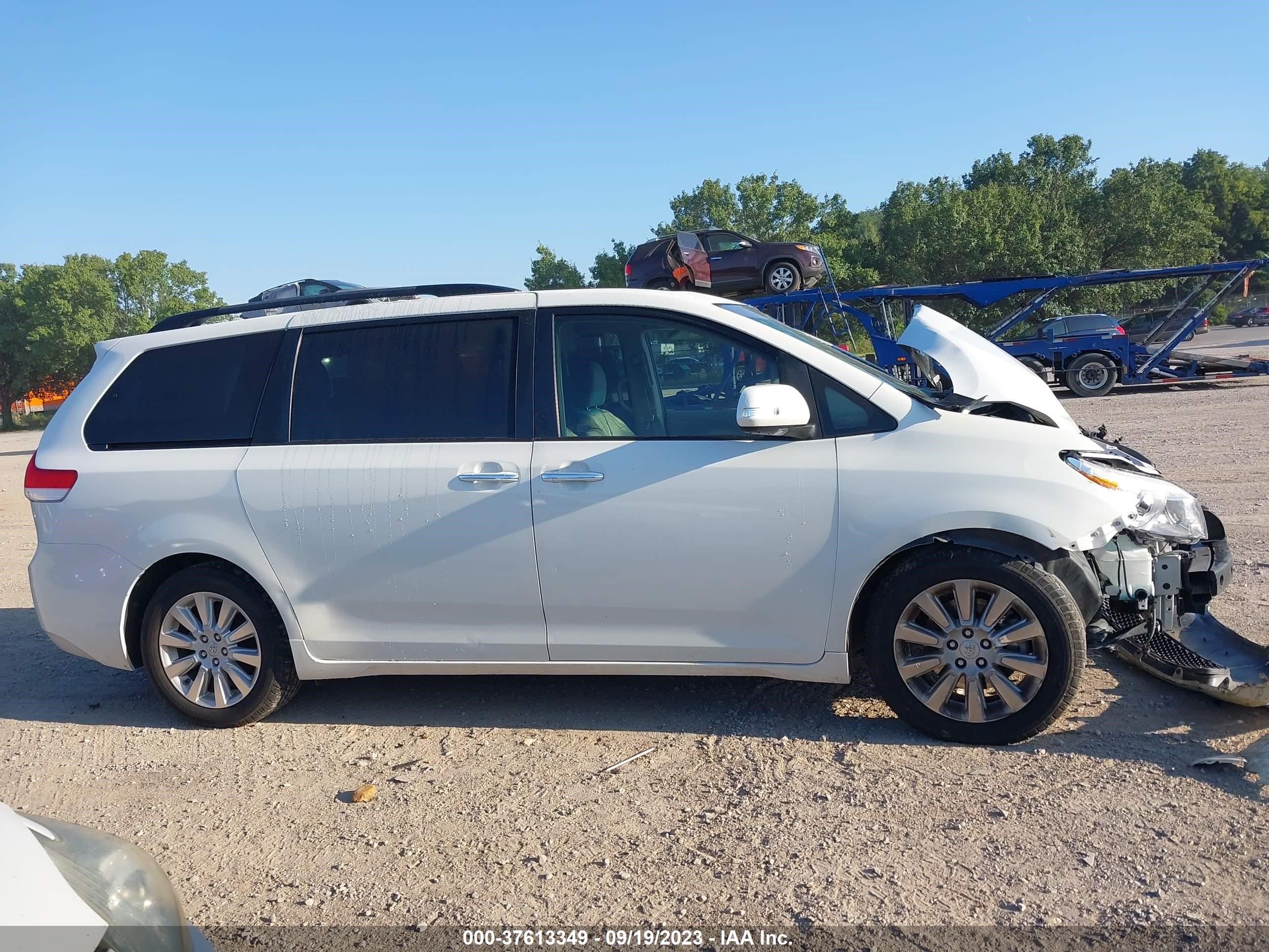 Photo 13 VIN: 5TDYK3DC3DS366363 - TOYOTA SIENNA 