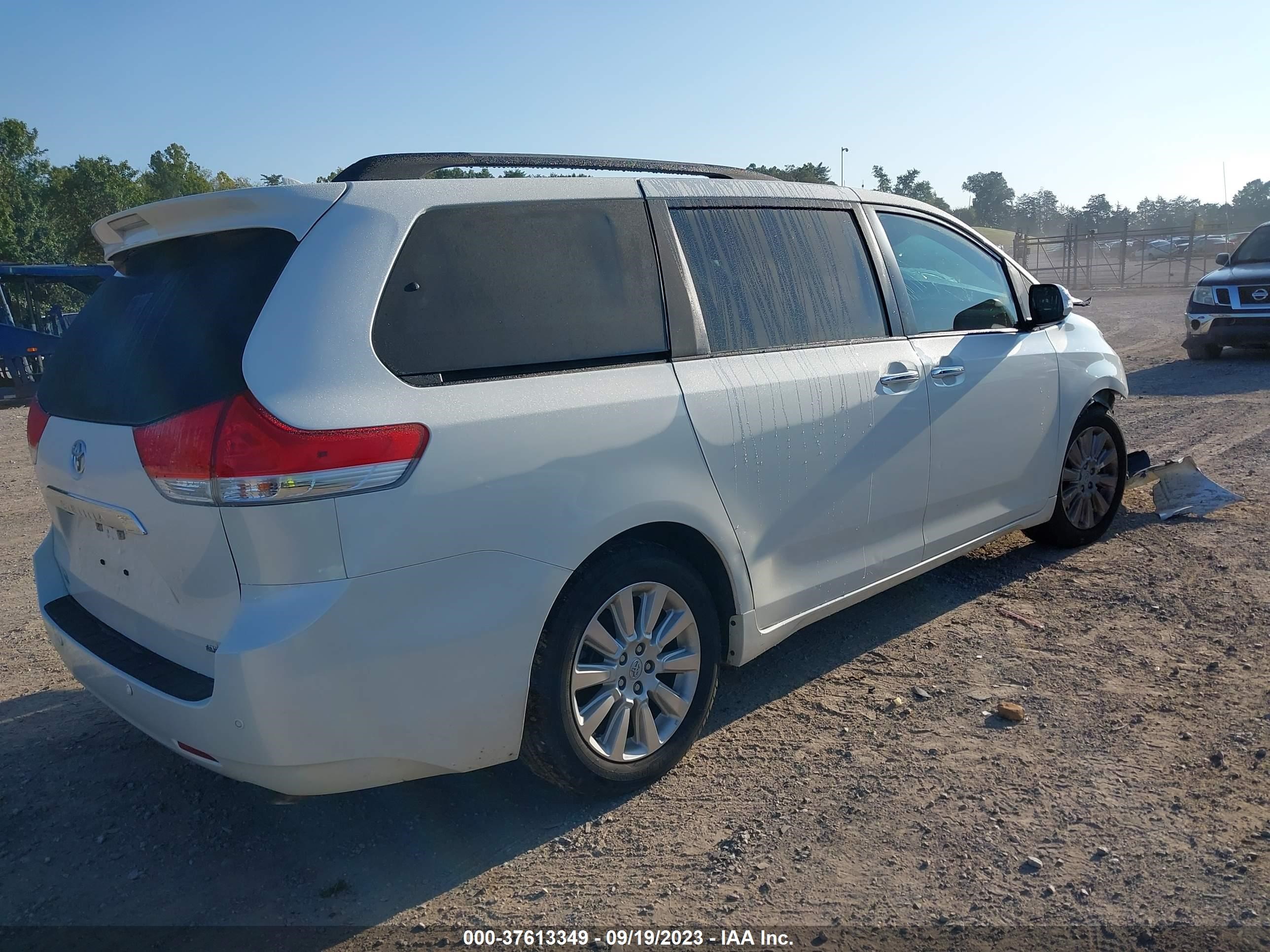 Photo 3 VIN: 5TDYK3DC3DS366363 - TOYOTA SIENNA 