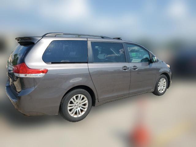 Photo 2 VIN: 5TDYK3DC3DS367481 - TOYOTA SIENNA XLE 