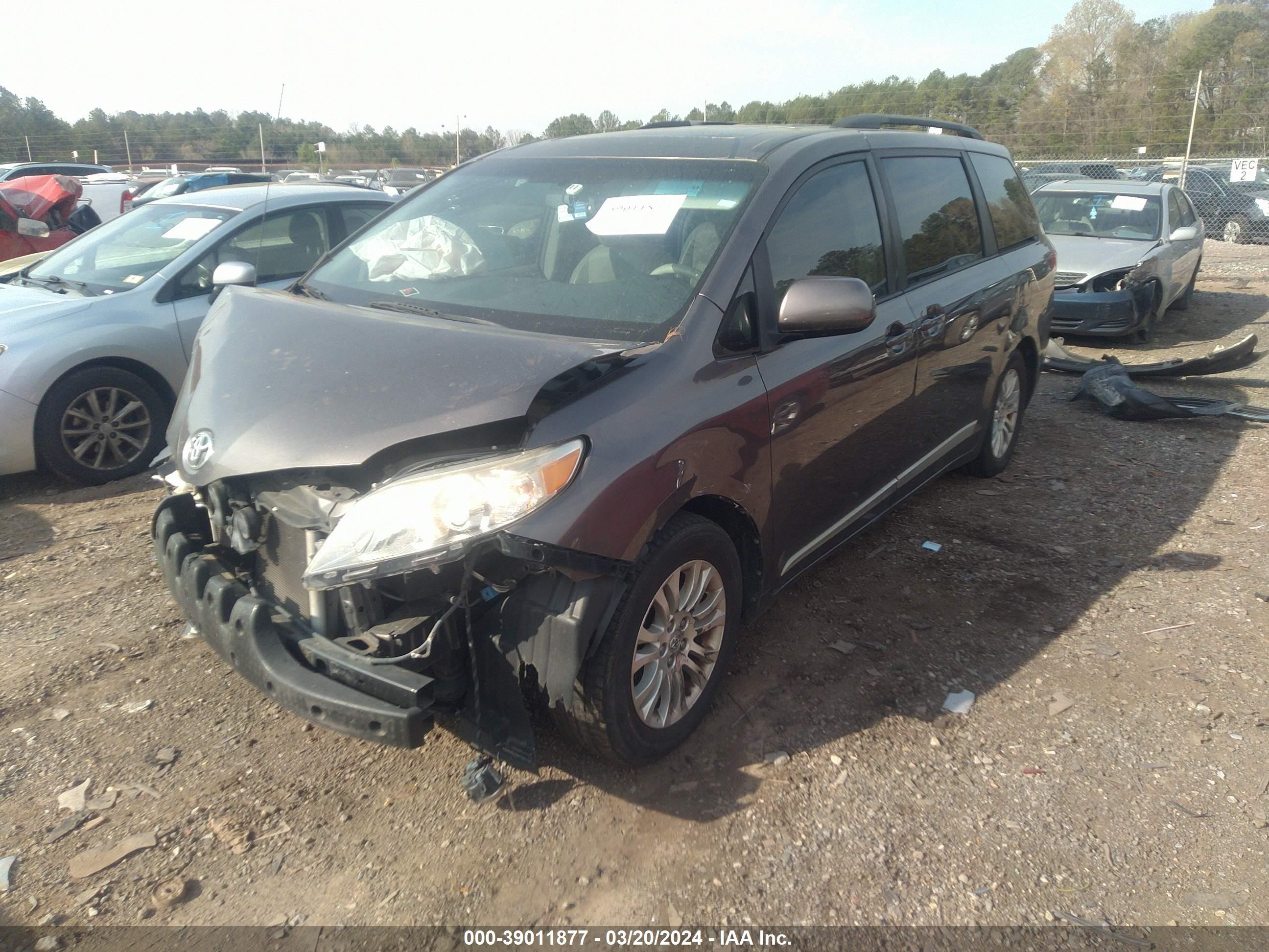 Photo 1 VIN: 5TDYK3DC3DS371112 - TOYOTA SIENNA 