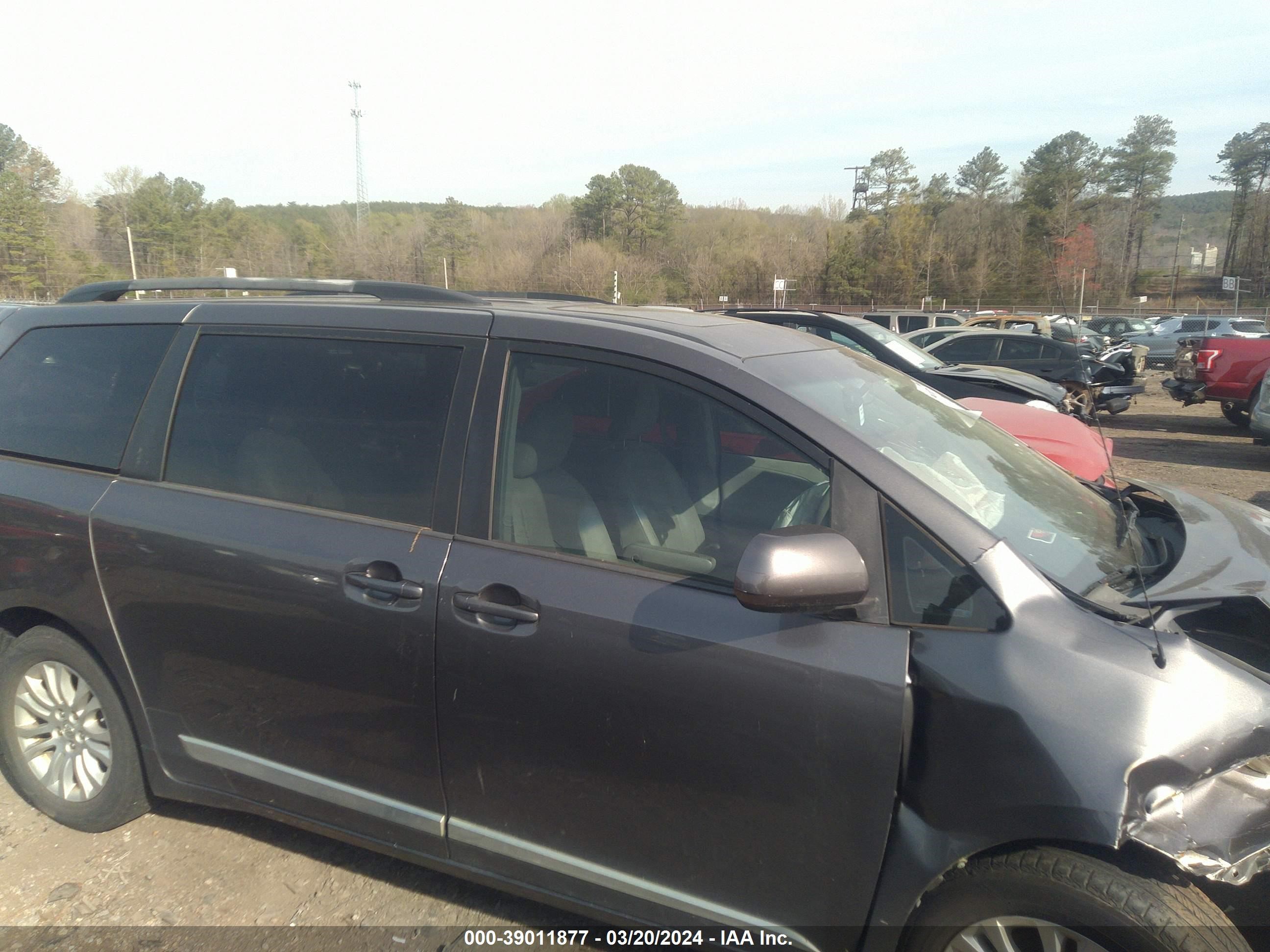 Photo 13 VIN: 5TDYK3DC3DS371112 - TOYOTA SIENNA 