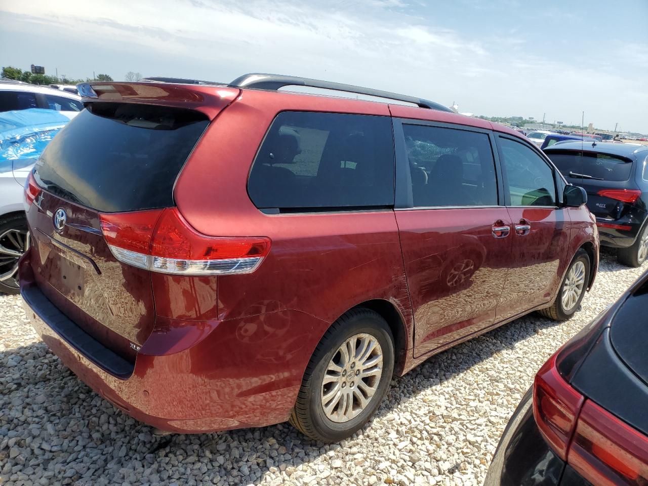 Photo 2 VIN: 5TDYK3DC3DS383289 - TOYOTA SIENNA 