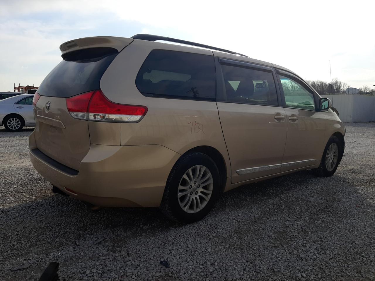 Photo 2 VIN: 5TDYK3DC3DS396690 - TOYOTA SIENNA 