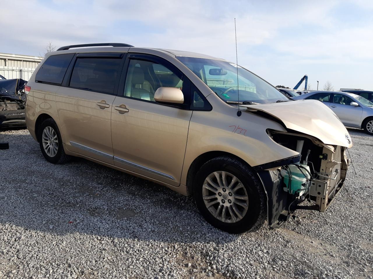 Photo 3 VIN: 5TDYK3DC3DS396690 - TOYOTA SIENNA 