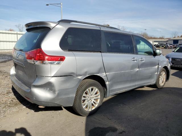 Photo 2 VIN: 5TDYK3DC3ES411965 - TOYOTA SIENNA XLE 