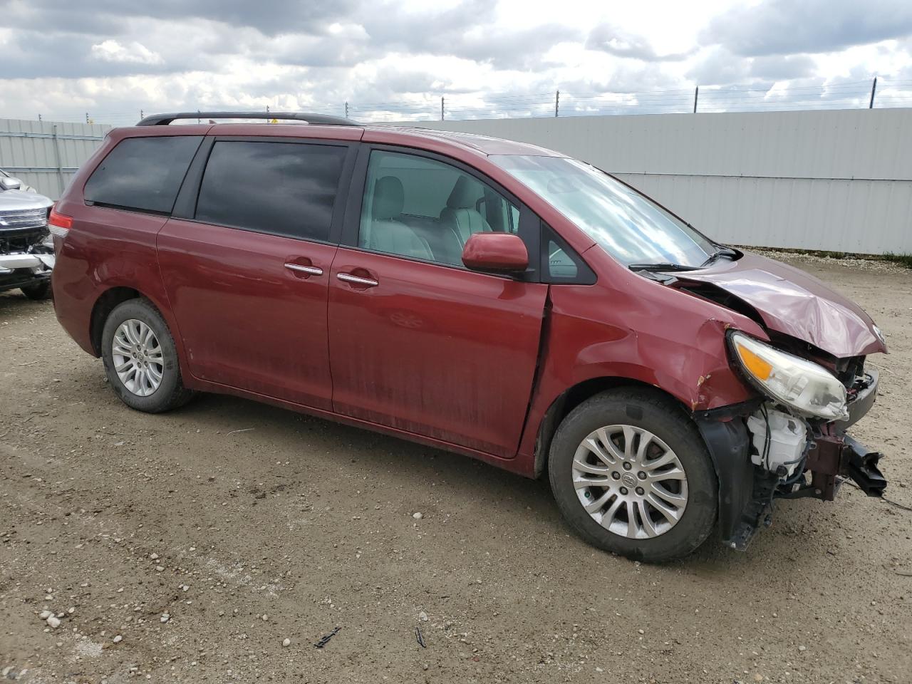 Photo 3 VIN: 5TDYK3DC3ES419029 - TOYOTA SIENNA 