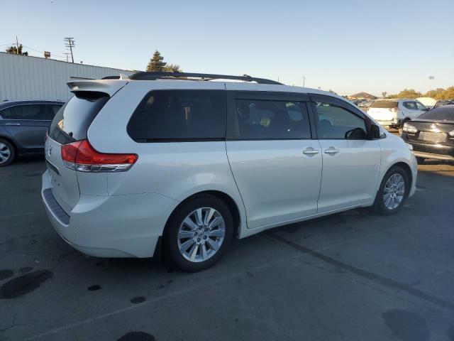 Photo 2 VIN: 5TDYK3DC3ES508616 - TOYOTA SIENNA XLE 