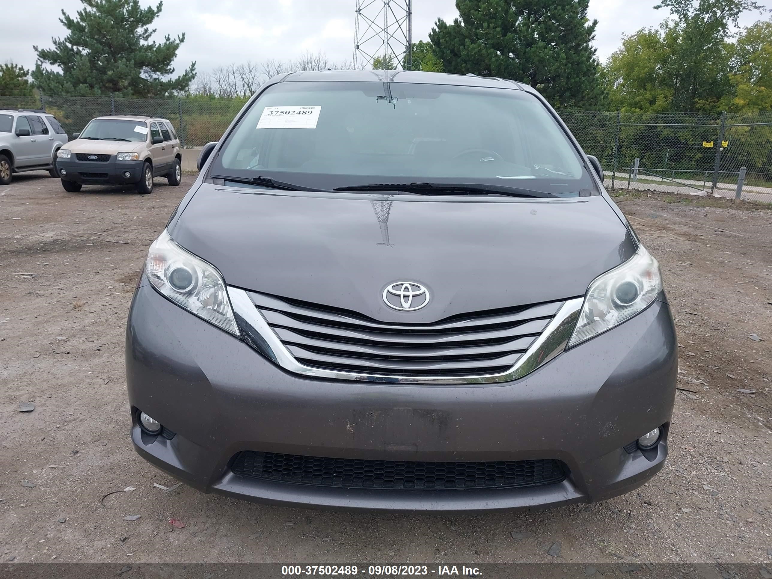 Photo 11 VIN: 5TDYK3DC3FS548163 - TOYOTA SIENNA 