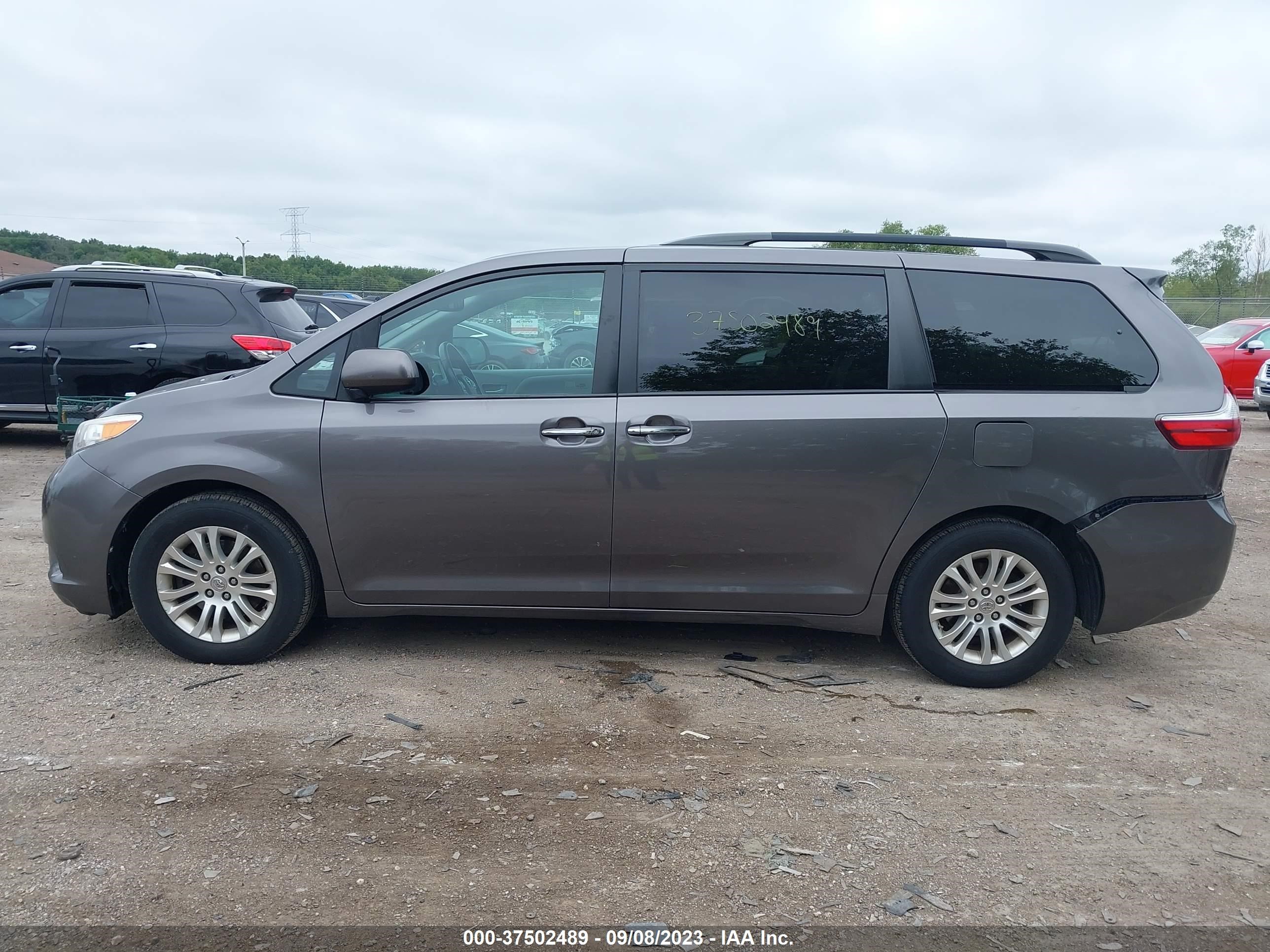 Photo 13 VIN: 5TDYK3DC3FS548163 - TOYOTA SIENNA 