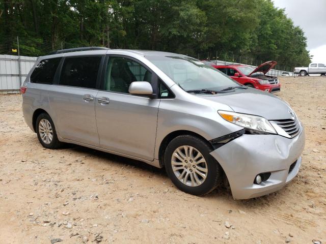 Photo 3 VIN: 5TDYK3DC3FS559809 - TOYOTA SIENNA XLE 