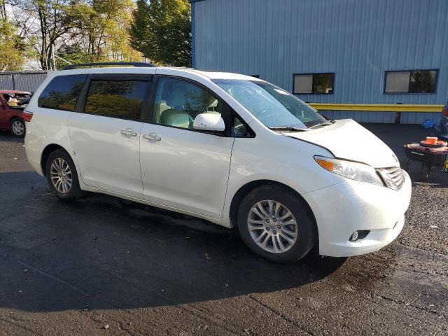 Photo 3 VIN: 5TDYK3DC3FS564900 - TOYOTA SIENNA XLE 