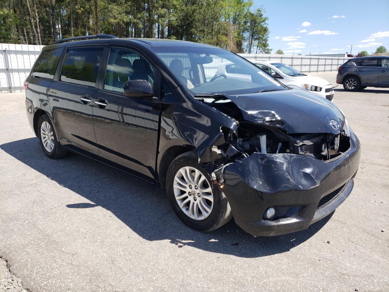 Photo 3 VIN: 5TDYK3DC3FS570888 - TOYOTA SIENNA 