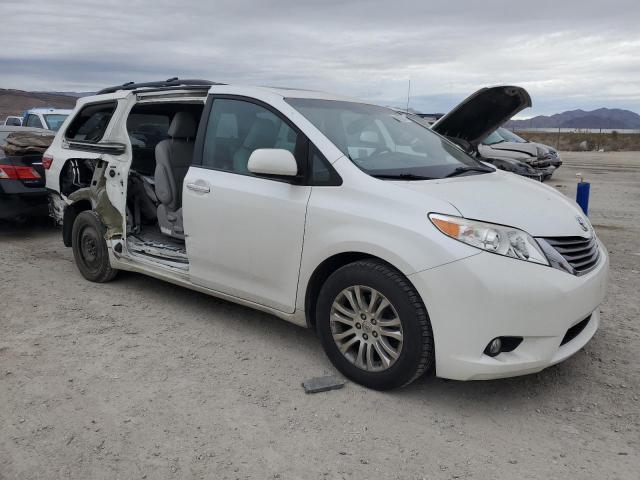 Photo 3 VIN: 5TDYK3DC3FS590719 - TOYOTA SIENNA XLE 