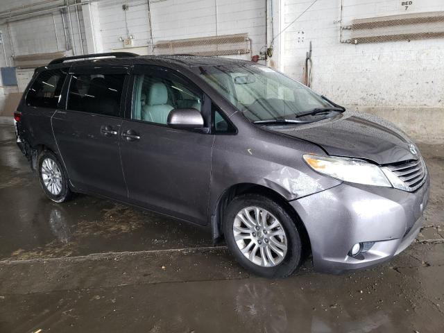 Photo 3 VIN: 5TDYK3DC3FS617045 - TOYOTA SIENNA XLE 