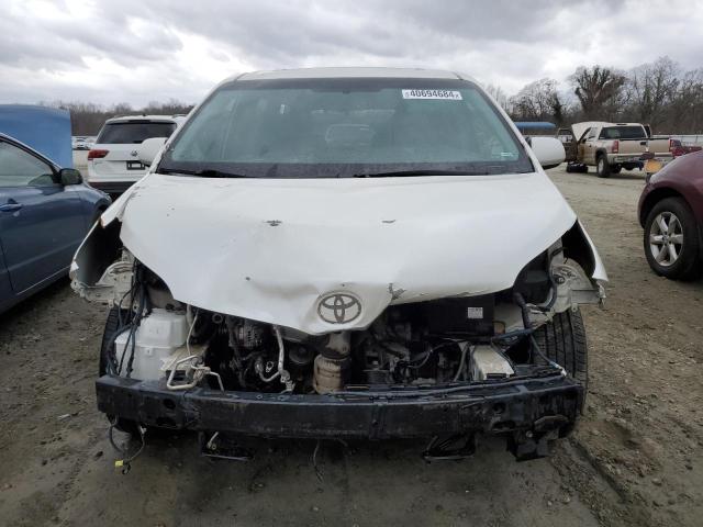 Photo 4 VIN: 5TDYK3DC3FS637103 - TOYOTA SIENNA XLE 