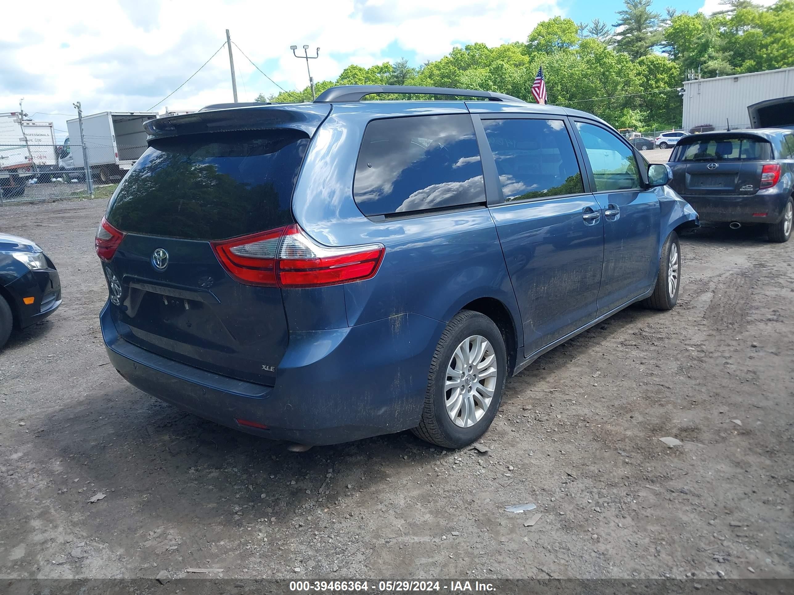 Photo 3 VIN: 5TDYK3DC3FS658162 - TOYOTA SIENNA 