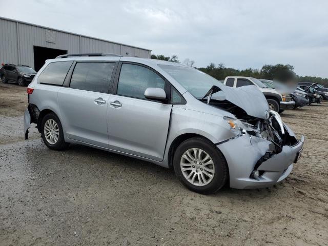 Photo 3 VIN: 5TDYK3DC3GS711041 - TOYOTA SIENNA XLE 