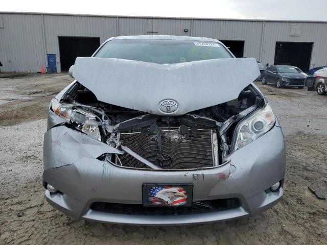 Photo 4 VIN: 5TDYK3DC3GS711041 - TOYOTA SIENNA XLE 