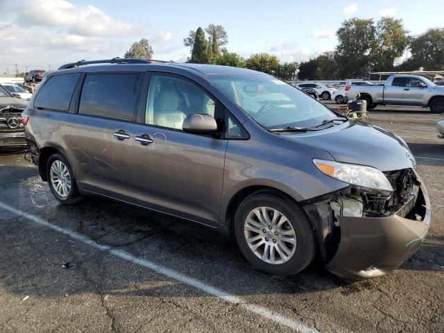 Photo 3 VIN: 5TDYK3DC3GS718569 - TOYOTA SIENNA XLE 