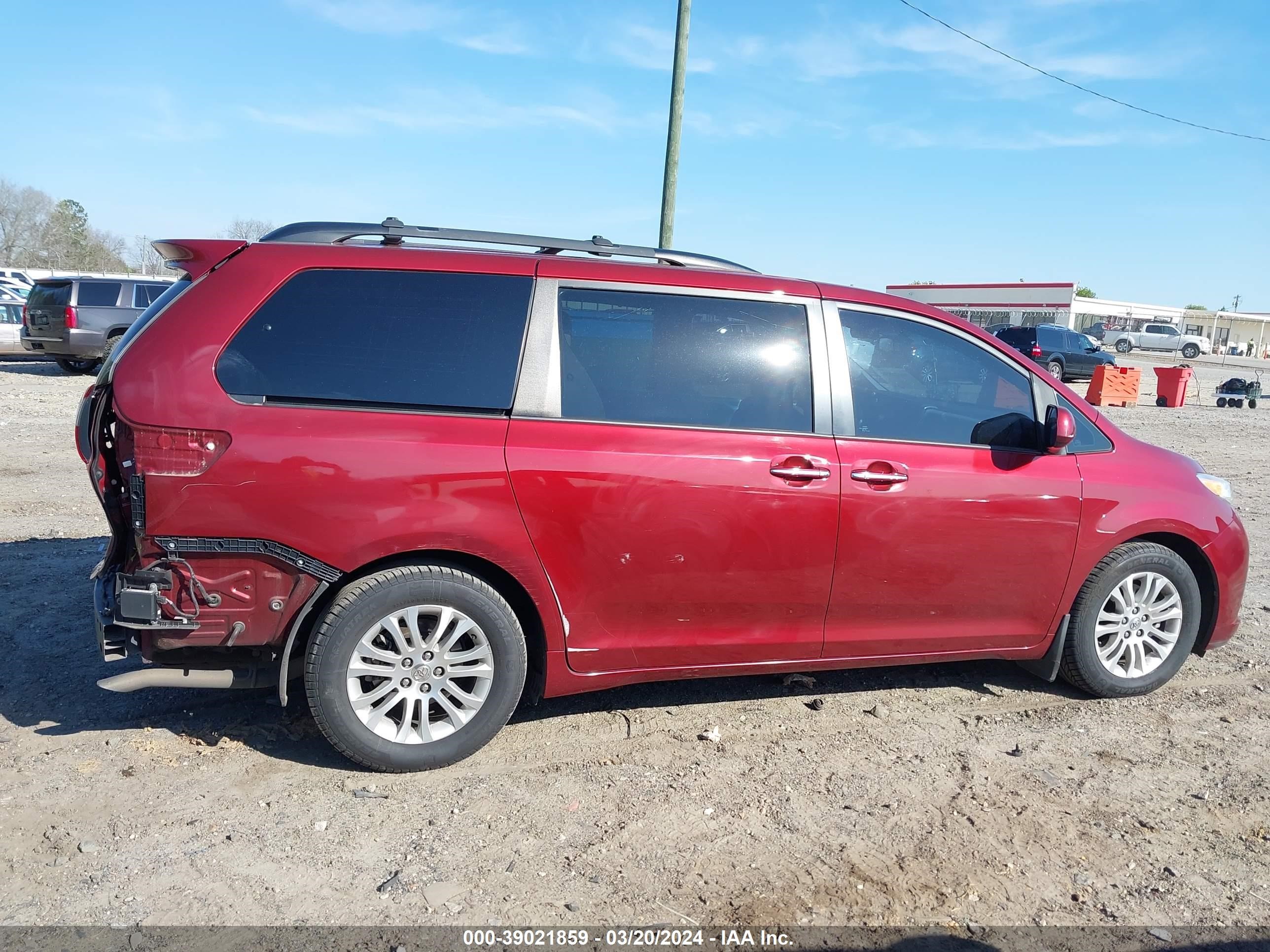 Photo 13 VIN: 5TDYK3DC3GS730933 - TOYOTA SIENNA 