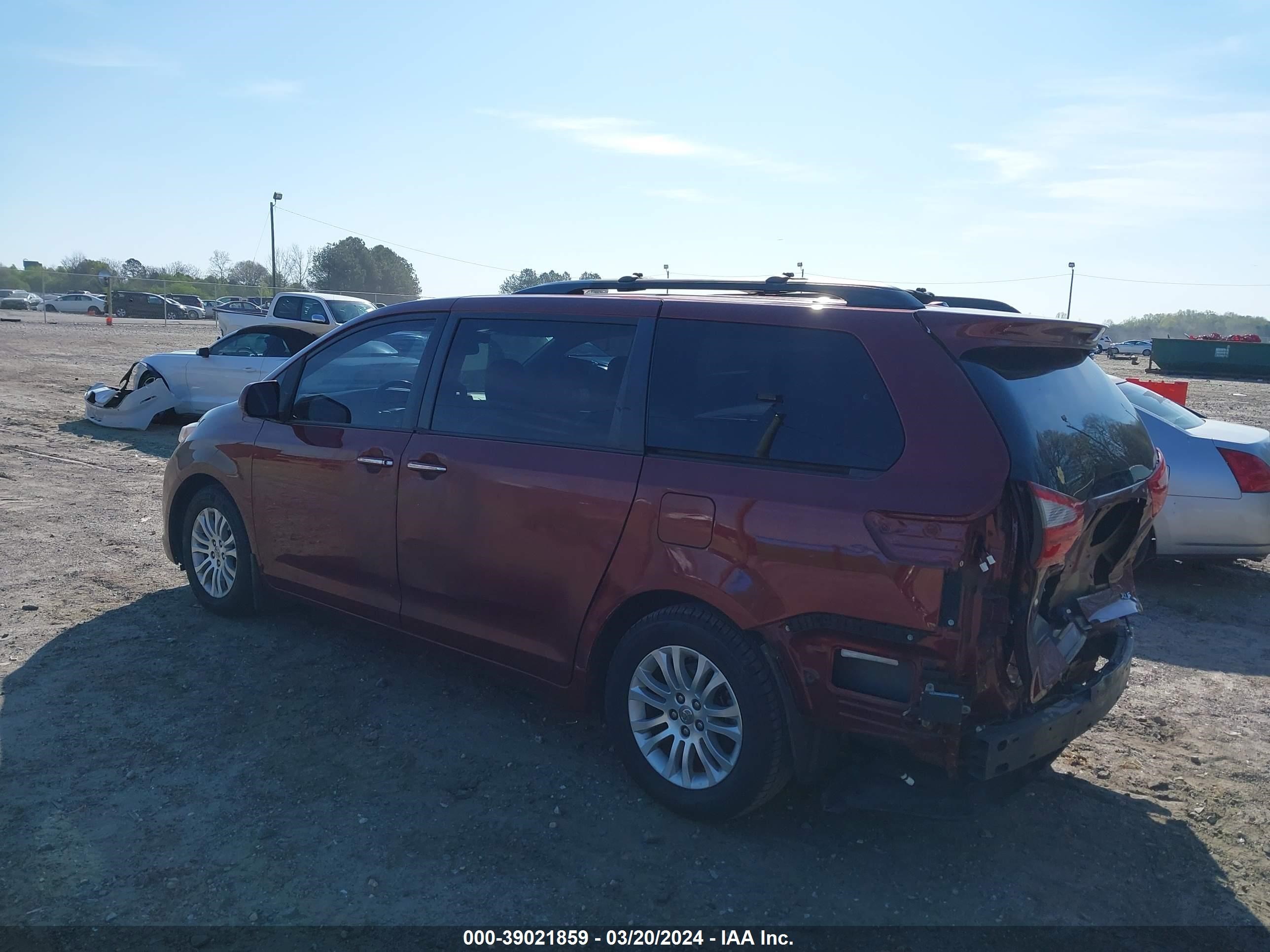 Photo 2 VIN: 5TDYK3DC3GS730933 - TOYOTA SIENNA 