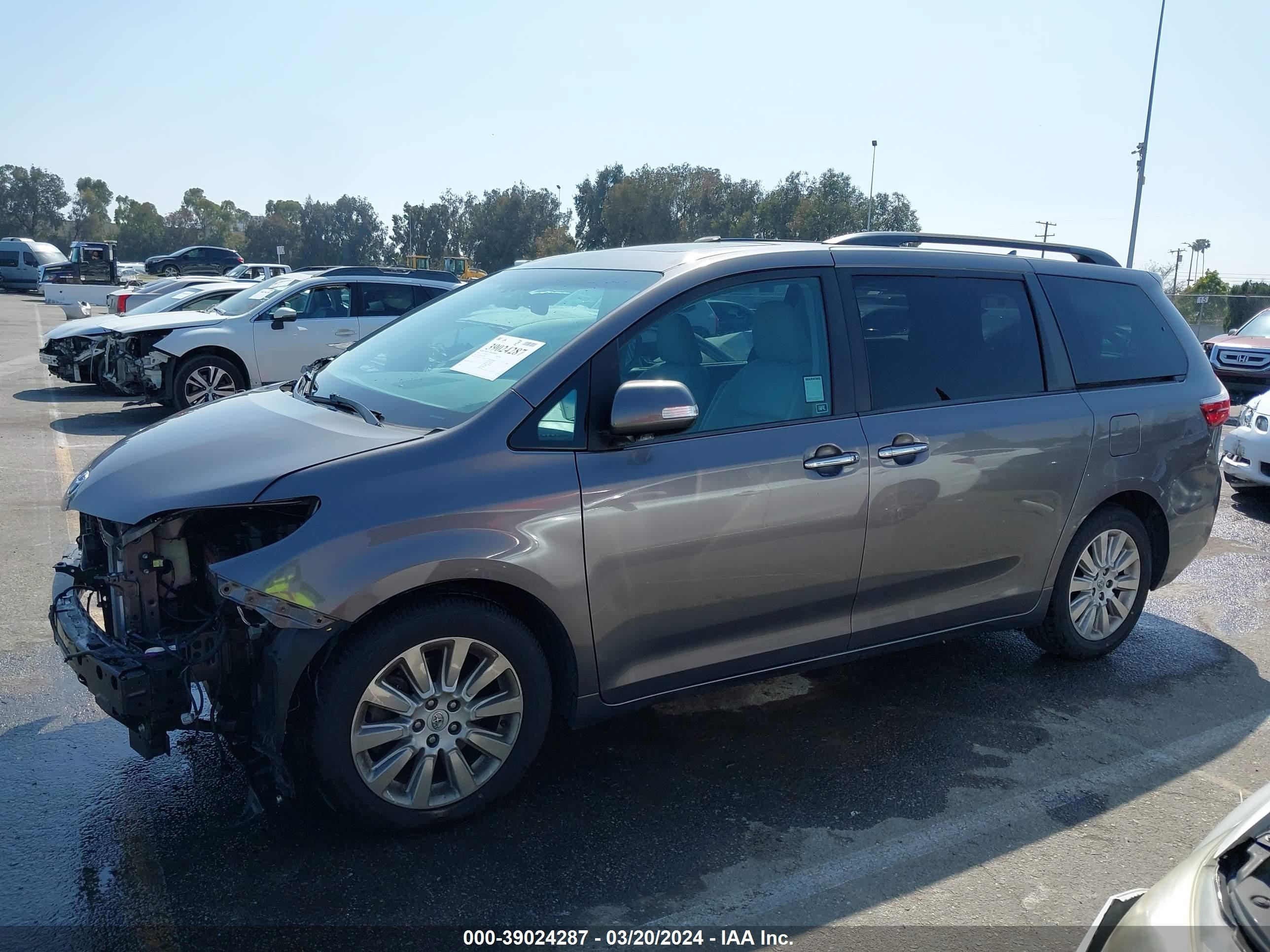 Photo 14 VIN: 5TDYK3DC3GS736280 - TOYOTA SIENNA 