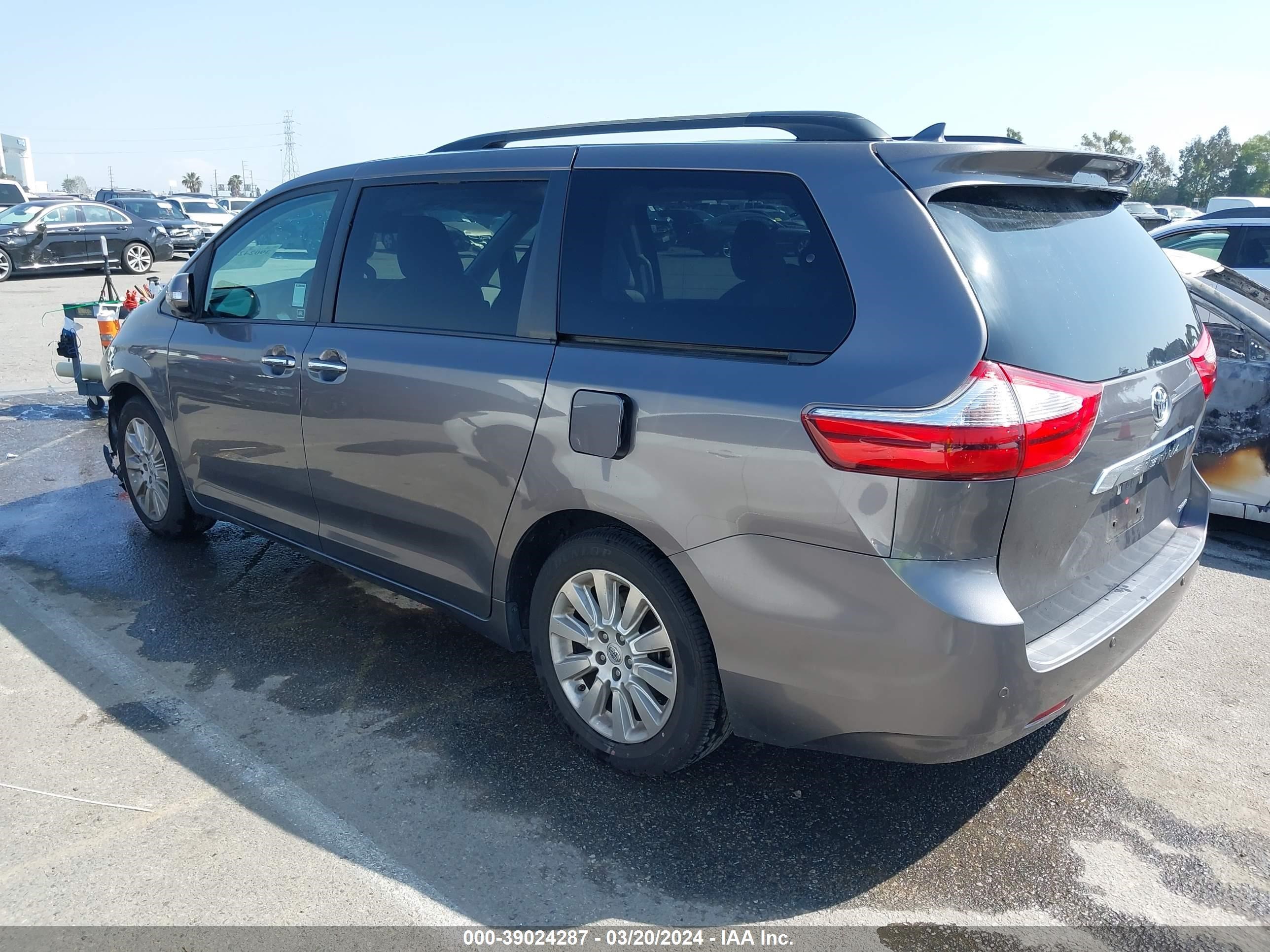 Photo 2 VIN: 5TDYK3DC3GS736280 - TOYOTA SIENNA 