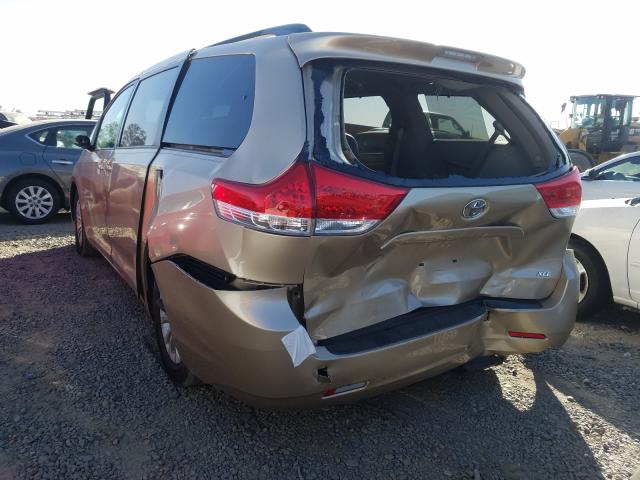 Photo 2 VIN: 5TDYK3DC4BS035773 - TOYOTA SIENNA XLE 