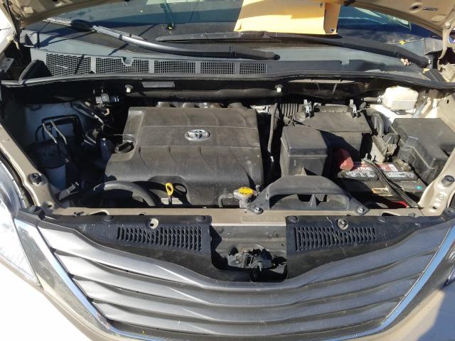 Photo 6 VIN: 5TDYK3DC4BS035773 - TOYOTA SIENNA XLE 