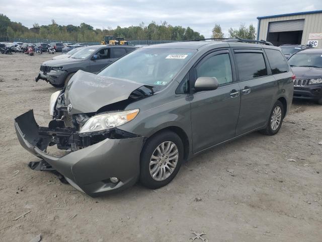 Photo 0 VIN: 5TDYK3DC4BS037748 - TOYOTA SIENNA XLE 