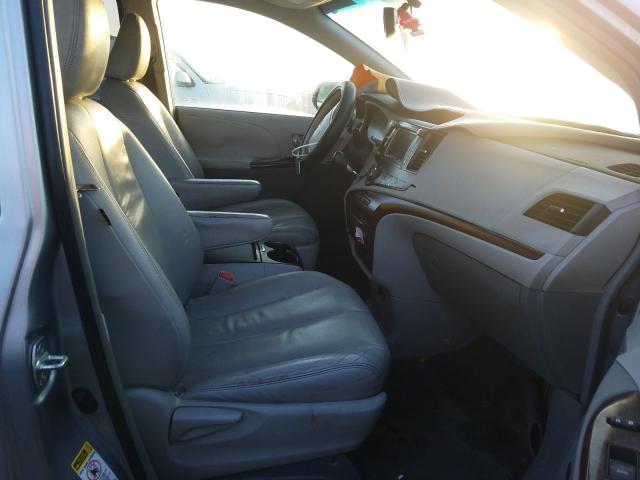 Photo 4 VIN: 5TDYK3DC4BS070748 - TOYOTA SIENNA XLE 