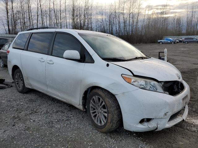 Photo 3 VIN: 5TDYK3DC4BS104249 - TOYOTA SIENNA XLE 