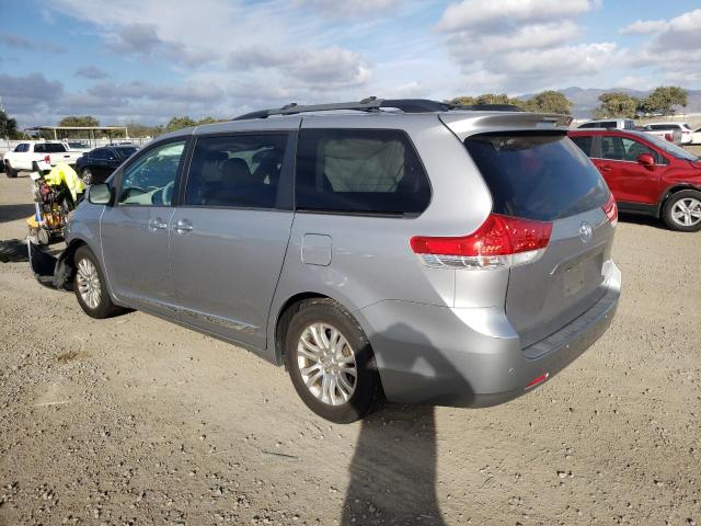 Photo 2 VIN: 5TDYK3DC4BS105370 - TOYOTA SIENNA XLE 