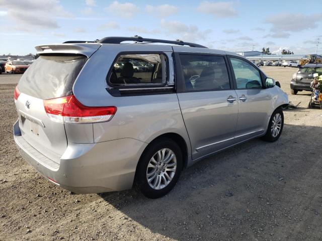 Photo 3 VIN: 5TDYK3DC4BS105370 - TOYOTA SIENNA XLE 