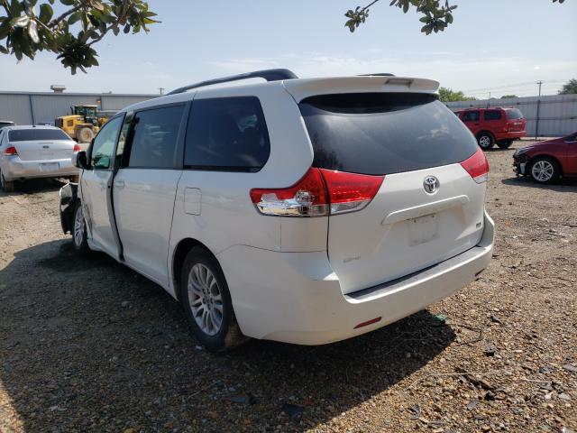 Photo 2 VIN: 5TDYK3DC4BS161485 - TOYOTA SIENNA XLE 