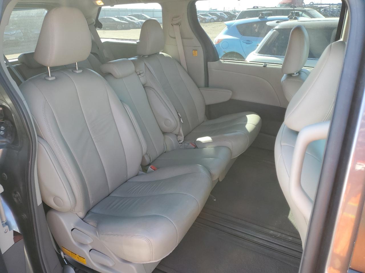 Photo 10 VIN: 5TDYK3DC4BS163284 - TOYOTA SIENNA 